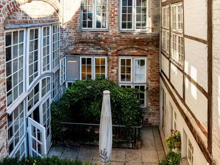 Innenhof Innenhof - Mehrfamilienhaus in 23552 Lübeck mit 326m² kaufen