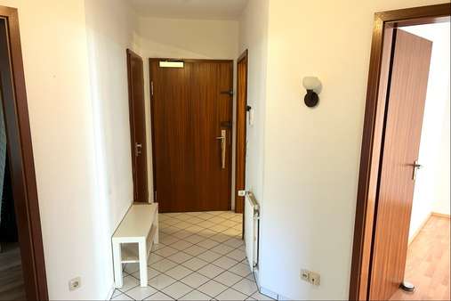 Eingangsflur Eingangsflur - Erdgeschosswohnung in 23611 Bad Schwartau mit 103m² kaufen