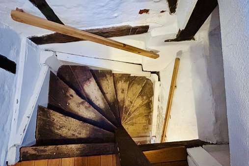 Historische Treppe Historische Treppe - Reihenmittelhaus in 23552 Lübeck mit 39m² kaufen