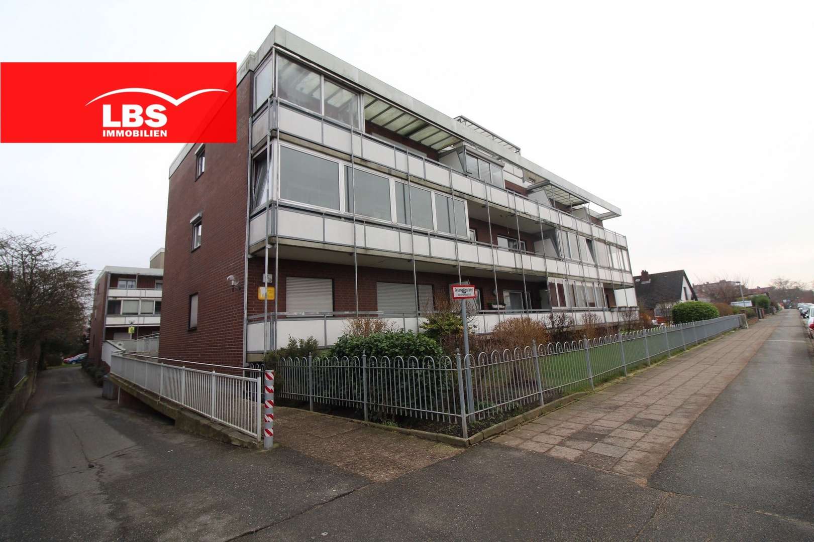 Vorderansicht des Hauses - Etagenwohnung in 23554 Lübeck mit 46m² günstig kaufen