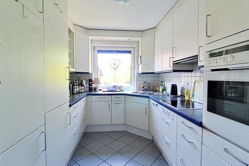 Moderne, weiße Einbauküche - Einfamilienhaus in 24576 Bad Bramstedt mit 168m² kaufen