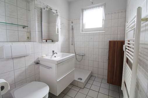 helles Badezimmer - Etagenwohnung in 24576 Bad Bramstedt mit 63m² kaufen
