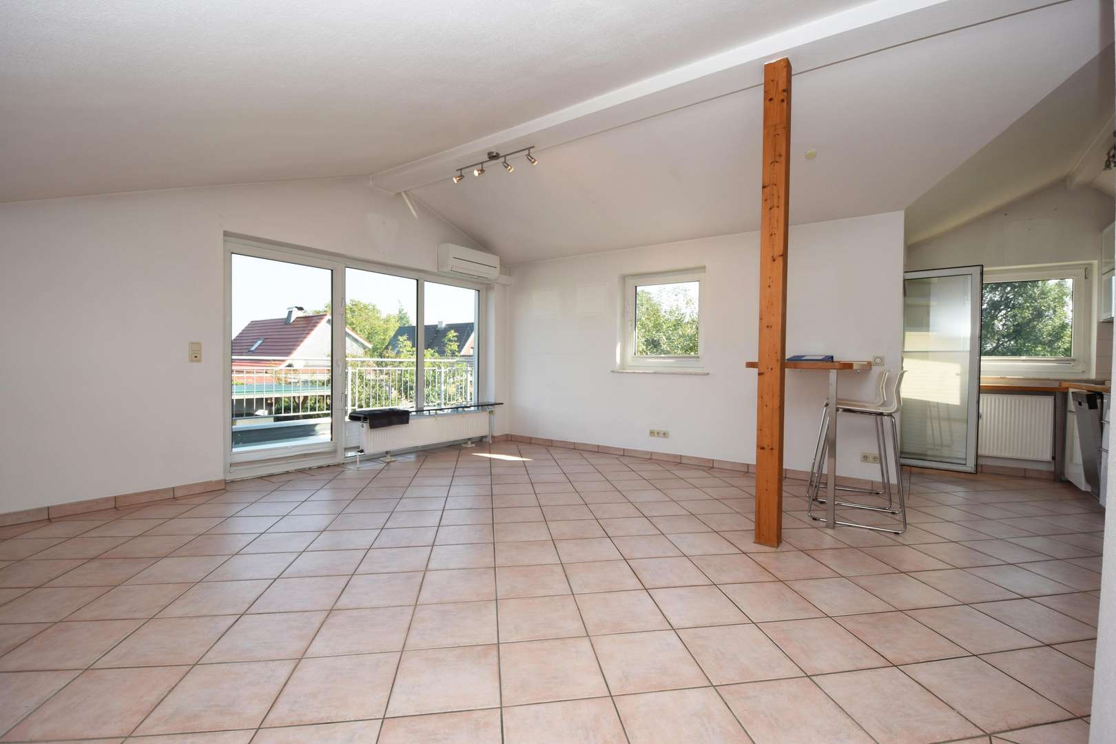 Lebensmittelpunkt. - Dachgeschosswohnung in 25486 Alveslohe mit 87m² kaufen