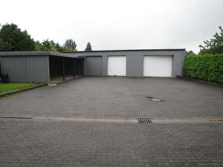 Hintere Lagerräume/Garagen - Werkstatt in 24536 Neumünster mit 272m² kaufen