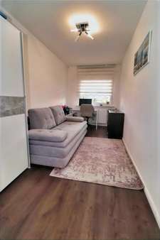 Kleines Zimmer - Terrassen-Wohnung in 24568 Kaltenkirchen mit 89m² kaufen