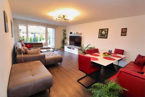Großes Wohnzimmer - Terrassen-Wohnung in 24568 Kaltenkirchen mit 89m² kaufen
