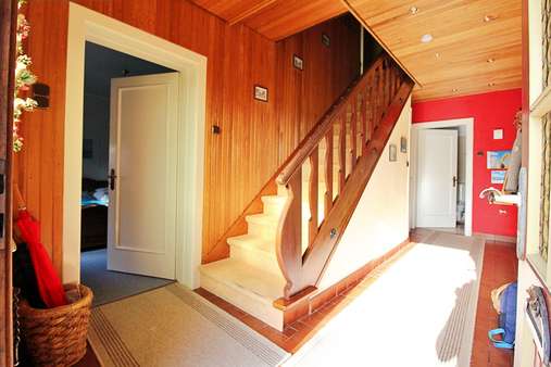Diele mit Treppenaufgang - Einfamilienhaus in 24629 Kisdorf mit 133m² kaufen