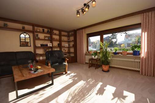 Wohnzimmer. - Doppelhaushälfte in 24568 Kaltenkirchen mit 154m² kaufen