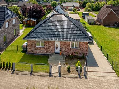 Front - Bungalow in 24558 Henstedt-Ulzburg mit 101m² kaufen