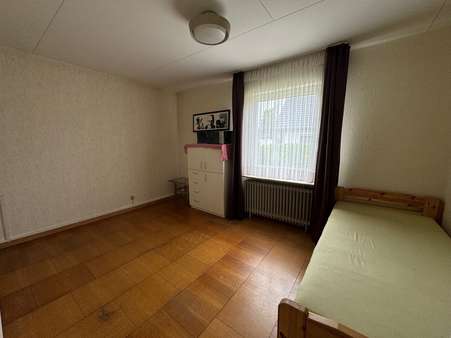 Zimmer 2 im EG - Fertighaus in 24539 Neumünster mit 156m² kaufen