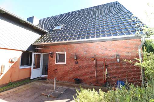 Dachdeckung aus 2010 - Mehrfamilienhaus in 25485 Bilsen mit 178m² kaufen