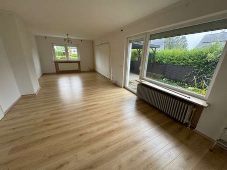 Wohnzimmer - Einfamilienhaus in 24539 Neumünster mit 80m² kaufen