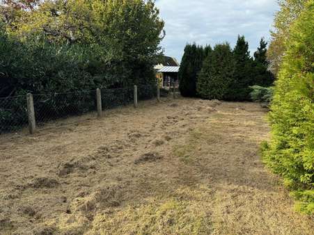 linke Gartenseite - Grundstück in 24539 Neumünster mit 996m² kaufen