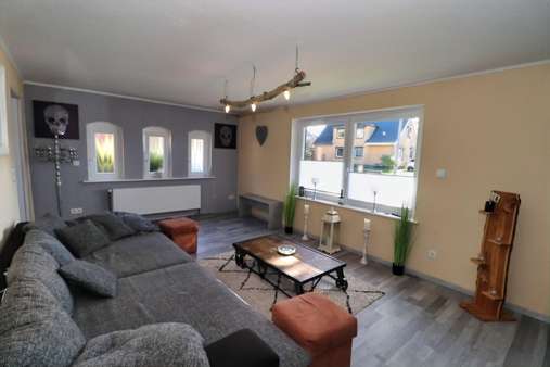 Großes Wohnzimmer - Einfamilienhaus in 25524 Itzehoe mit 72m² kaufen