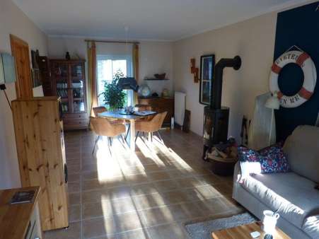 Wohnzimmer - Bungalow in 23829 Wittenborn mit 100m² kaufen