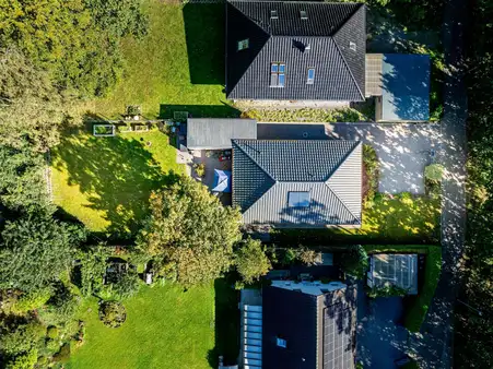 Bungalow auf großem, ruhig gelegenen Grundstück