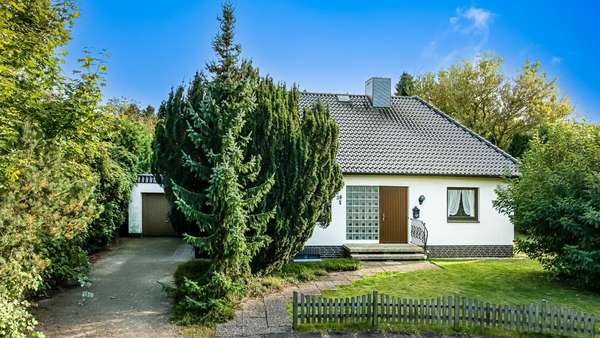 Vorderansicht - Einfamilienhaus in 25436 Uetersen mit 86m² kaufen