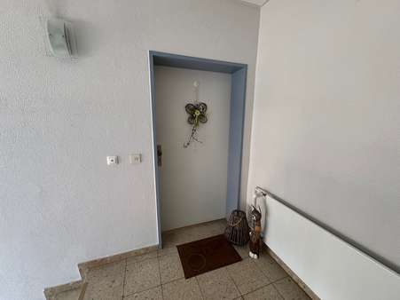 Wohnungseingangstür Wohnungseingangstür - Etagenwohnung in 24534 Neumünster mit 94m² kaufen