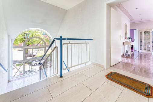 Hausflur u. Wohnungseingang - Dachgeschosswohnung in 24534 Neumünster mit 97m² kaufen