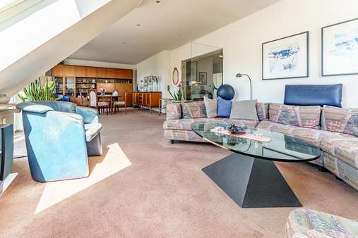 Wohn-/Esszimmer - Dachgeschosswohnung in 24534 Neumünster mit 97m² kaufen