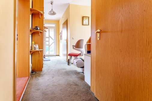 Flur Erdgeschoss - Doppelhaushälfte in 24539 Neumünster mit 111m² kaufen