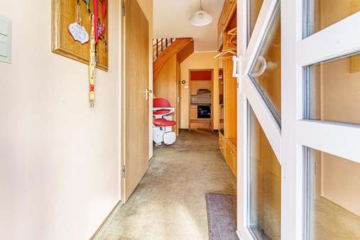 Flur Erdgeschoss - Doppelhaushälfte in 24539 Neumünster mit 111m² kaufen