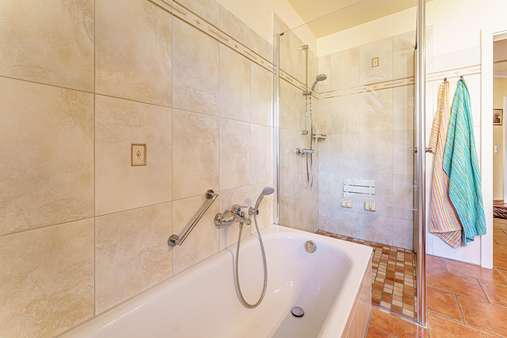 Bad Bad - Bungalow in 24568 Kaltenkirchen mit 94m² kaufen