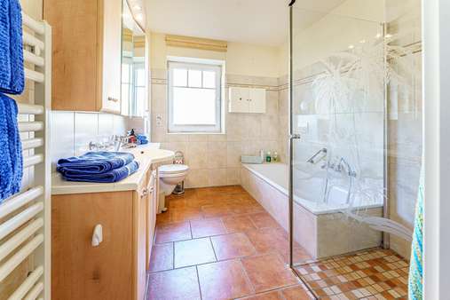 Bad Bad - Bungalow in 24568 Kaltenkirchen mit 94m² kaufen