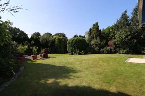 Blick in den Garten - Einfamilienhaus in 21526 Hohenhorn mit 168m² günstig kaufen