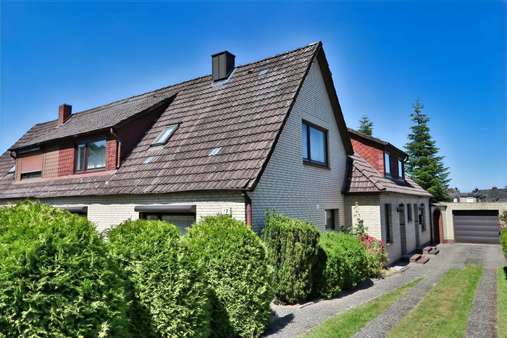 Vorderansicht - Doppelhaushälfte in 21502 Geesthacht mit 187m² günstig kaufen