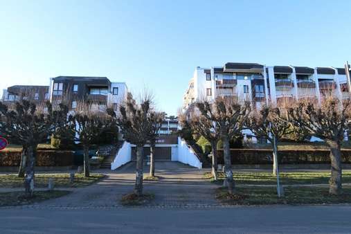Einfahrt Tiefgarage - Etagenwohnung in 23570 Lübeck mit 47m² günstig kaufen