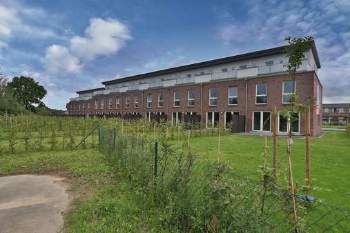 Hintere Gebäudeansicht - Reihenmittelhaus in 21039 Escheburg mit 143m² kaufen
