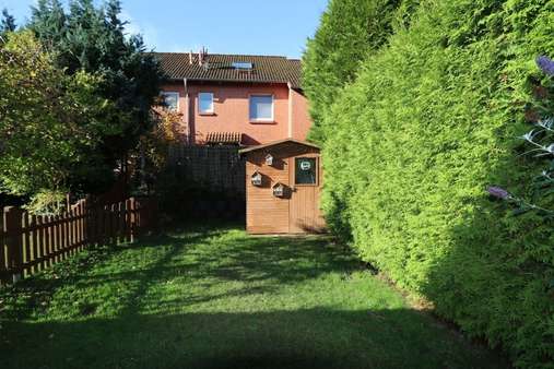 Blick in den Garten - Reihenmittelhaus in 23909 Ratzeburg mit 104m² kaufen