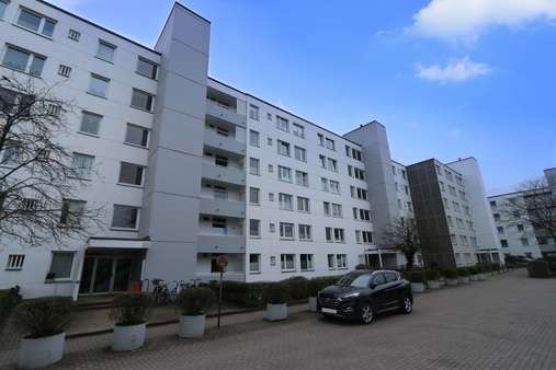 Hausansicht - Etagenwohnung in 22941 Bargteheide mit 82m² kaufen