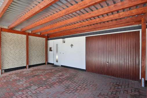 Carport/ Garagenansicht - Doppelhaushälfte in 21502 Geesthacht mit 98m² kaufen