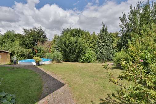 Blick in den Garten - Einfamilienhaus in 21481 Lauenburg mit 151m² kaufen
