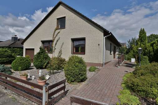 vordere Gebäudeansicht - Einfamilienhaus in 21481 Lauenburg mit 151m² kaufen