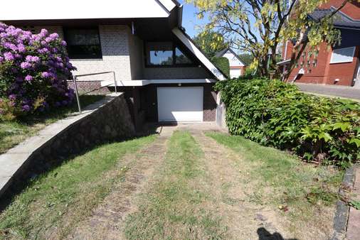 Garagenabfahrt - Einfamilienhaus in 21514 Klein Pampau mit 145m² kaufen