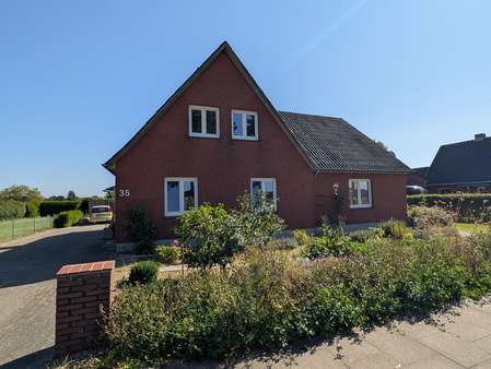 Blick von der Straße - Einfamilienhaus in 23919 Behlendorf mit 167m² kaufen