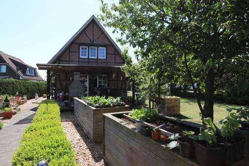 Garten mit Hochbeeten - Zweifamilienhaus in 19246 Kogel mit 225m² kaufen