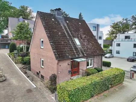 Ruhige u. zentrale Lage! Einfamilienhaus mit Vollkeller und Garage!