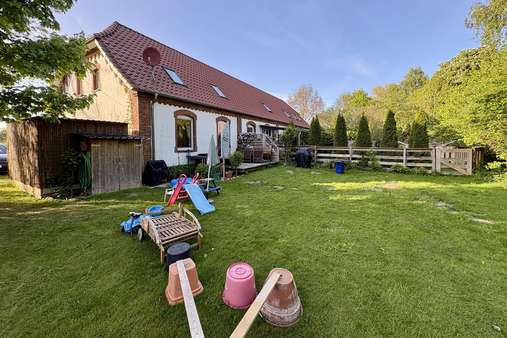 Gartenansicht Gartenansicht - Mehrfamilienhaus in 23560 Lübeck mit 300m² als Kapitalanlage kaufen