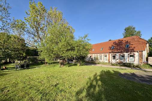 Hausansicht Hausansicht - Mehrfamilienhaus in 23560 Lübeck mit 300m² als Kapitalanlage kaufen