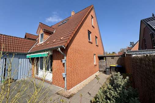 Seitenansicht - Doppelhaushälfte in 23879 Mölln mit 124m² kaufen