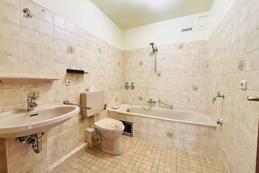 Badezimmer Badezimmer - Etagenwohnung in 21481 Lauenburg mit 66m² kaufen