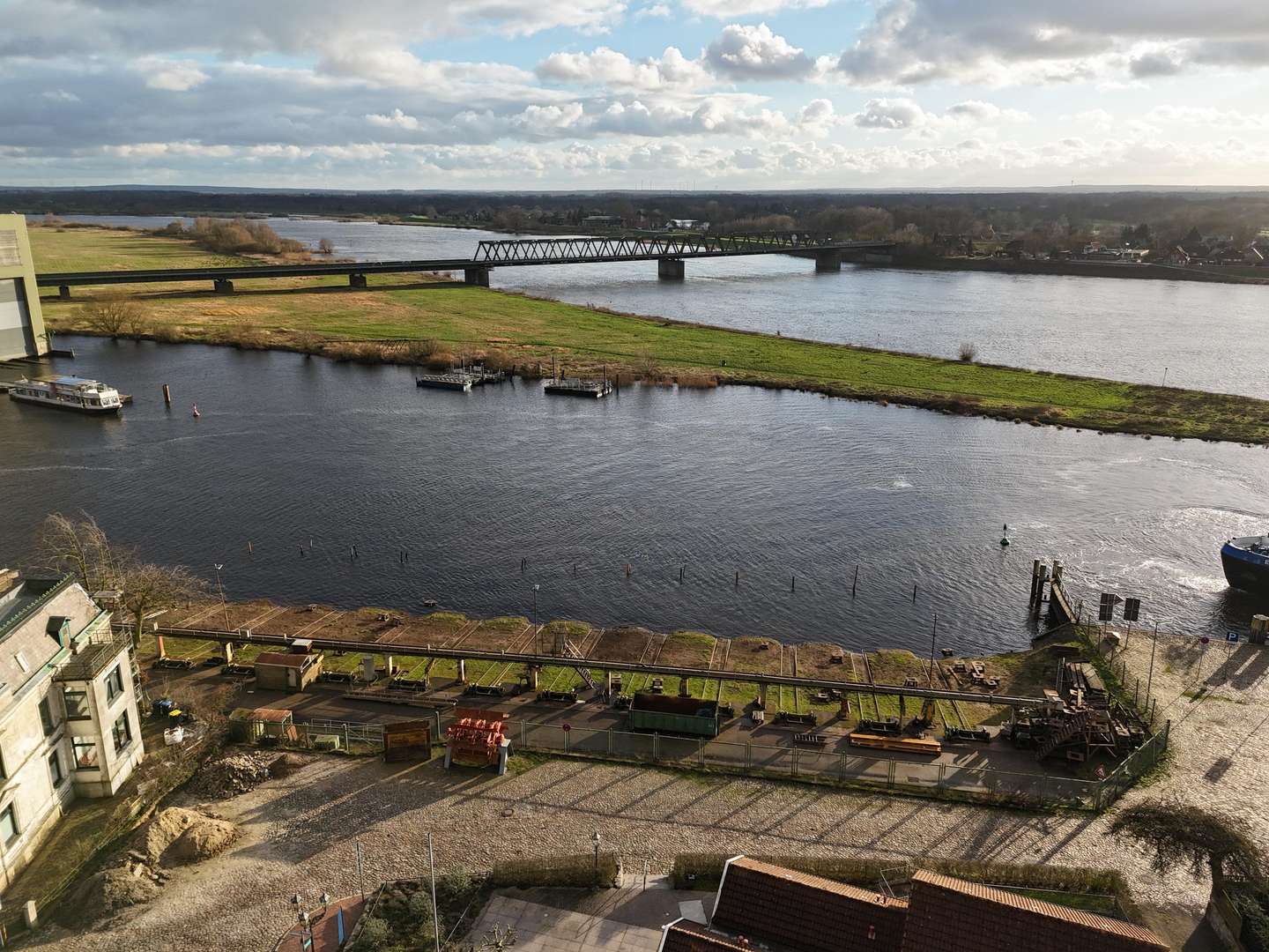 Blick auf die Elbbrücke