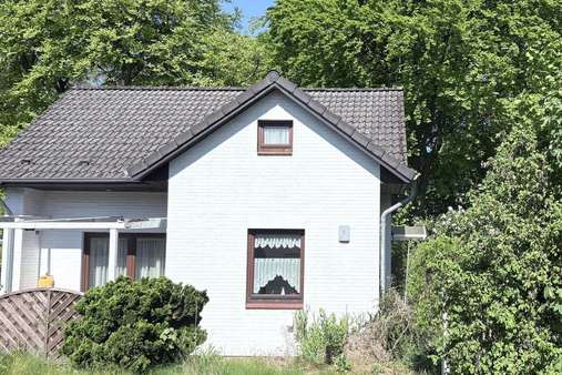 Ansicht von der Straße - Einfamilienhaus in 23879 Mölln mit 62m² kaufen