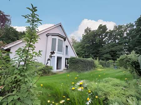 Hausansicht Garten - Doppelhaushälfte in 23562 Lübeck mit 90m² kaufen