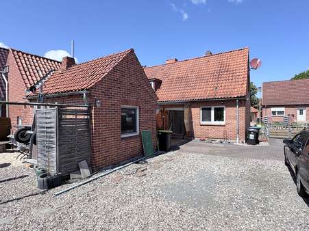 Doppelhaushälfte und Nebengebäude Doppelhaushälfte und Nebengebäude - Doppelhaushälfte in 23909 Ratzeburg mit 92m² kaufen