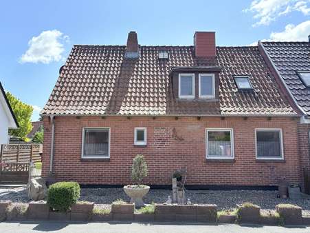 Straßenansicht Straßenansicht - Doppelhaushälfte in 23909 Ratzeburg mit 92m² kaufen
